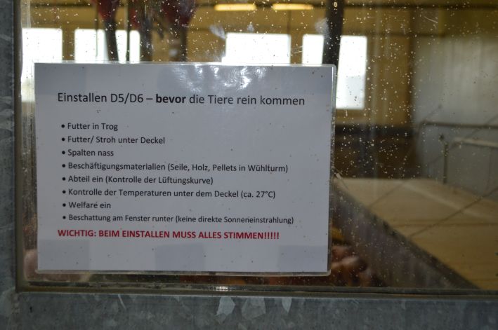 Erinnerungshilfen am Abteil helfen den Stall vor dem Einstallen optimal vorzubereiten Erinnerungshilfen am Abteil helfen den Stall vor dem Einstallen optimal vorzubereiten