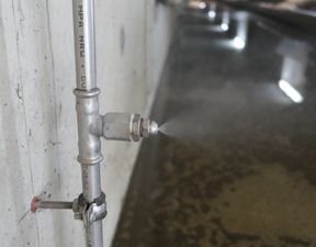 Düse einer Sprühkühlung im Unterflurzuluftkanal